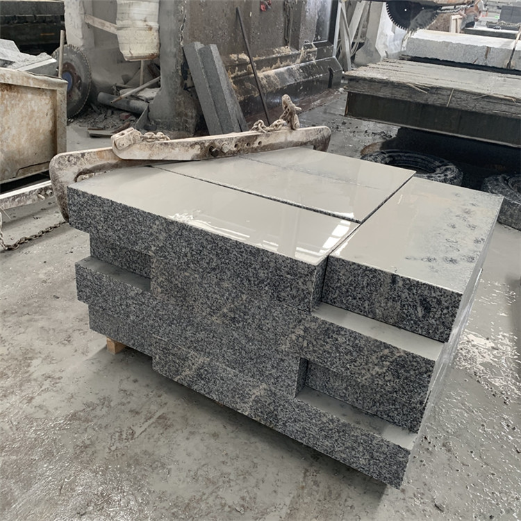 福建芝麻灰石材價格多少(圖1) 福建芝麻灰石材價格多少(圖1)